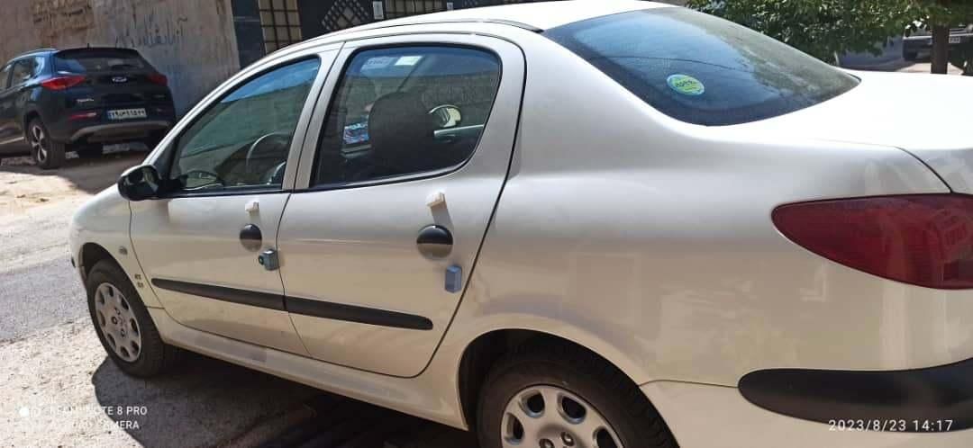 پژو 206 SD V8، مدل ۱۳۹۹ و رانا پانوراما مدل ۱۴۰۰|خودرو سواری و وانت|شیراز, شهرک آرین|دیوار