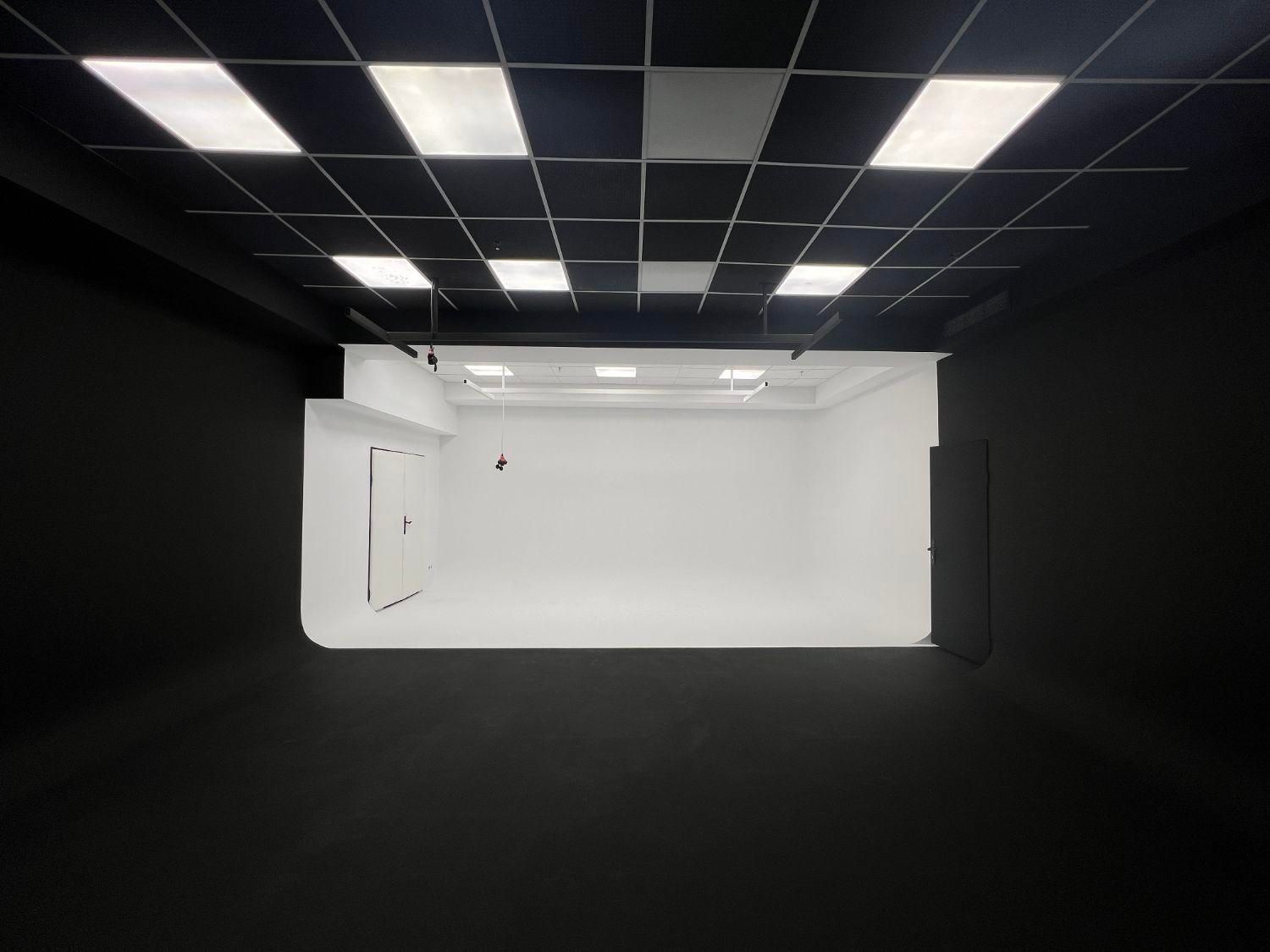 استودیو تولید محتوا ( لوکیشن عکاسی و فیلمبرداری )|اجارهٔ کوتاهمدت دفتر کار و فضای آموزشی|تهران, فلسطین (میدان انقلاب)|دیوار