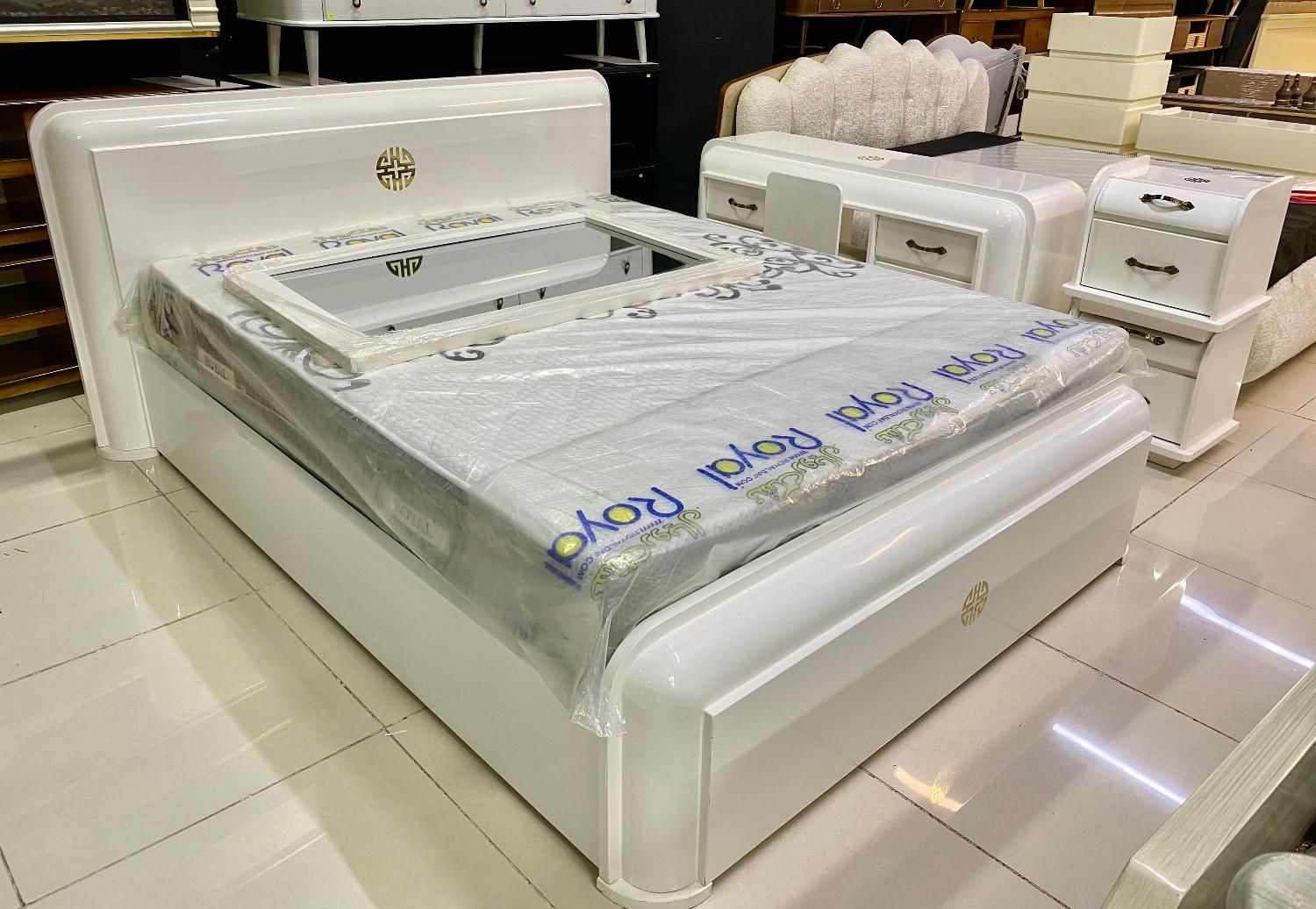 سرویس خواب/ تخت دو نفره|تخت و سرویس خواب|قشم, |دیوار