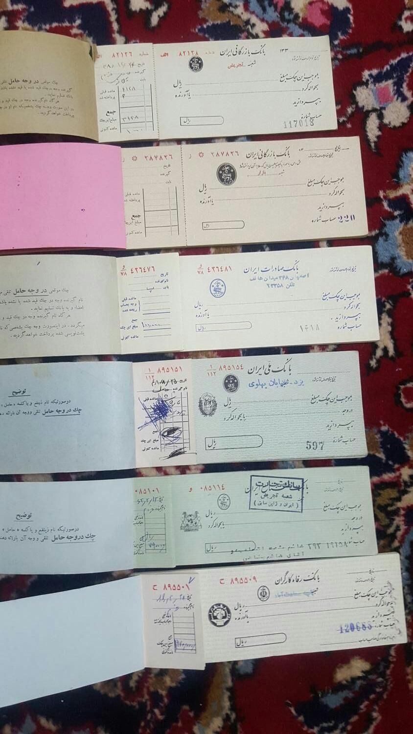 دسته چک نوستالژی و آنتیک خریدارم.|کلکسیون سکه، تمبر، اسکناس|تهران, آبشار تهران (دریاچه)|دیوار