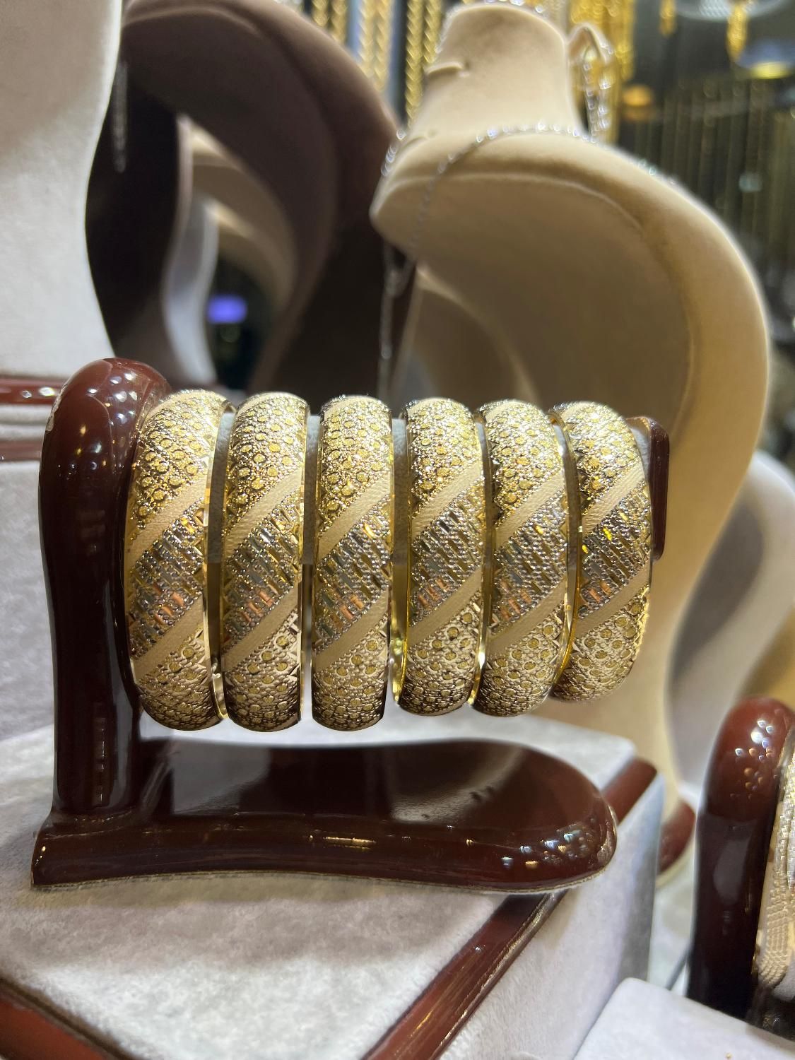 نیم پهن مدل دریا سبک و نمادار|جواهرات|کاشان, بازار کاشان|دیوار