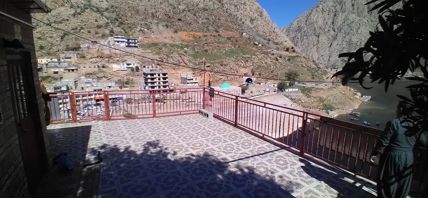 سوئیت سنتی هجیج - مشرف بر دریاچه سد داریان|اجارهٔ کوتاه‌مدت آپارتمان و سوئیت|کرمانشاه, |دیوار