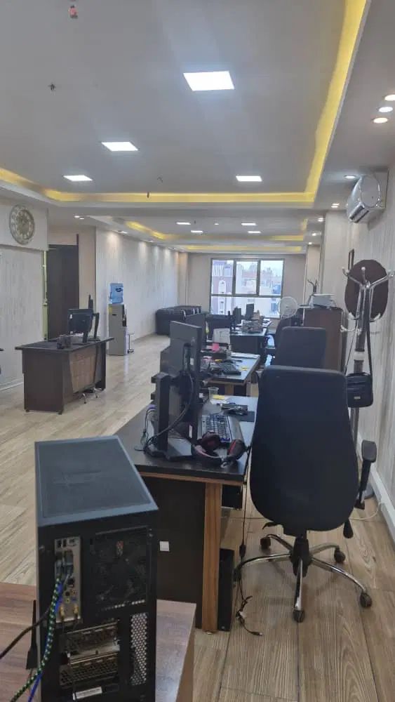 ۱۴۰متر دفترکارفلت/بر خیابان جی/ابتدای خواجه عمید|اجارهٔ دفتر کار، اتاق اداری، مطب|اصفهان, سروستان|دیوار