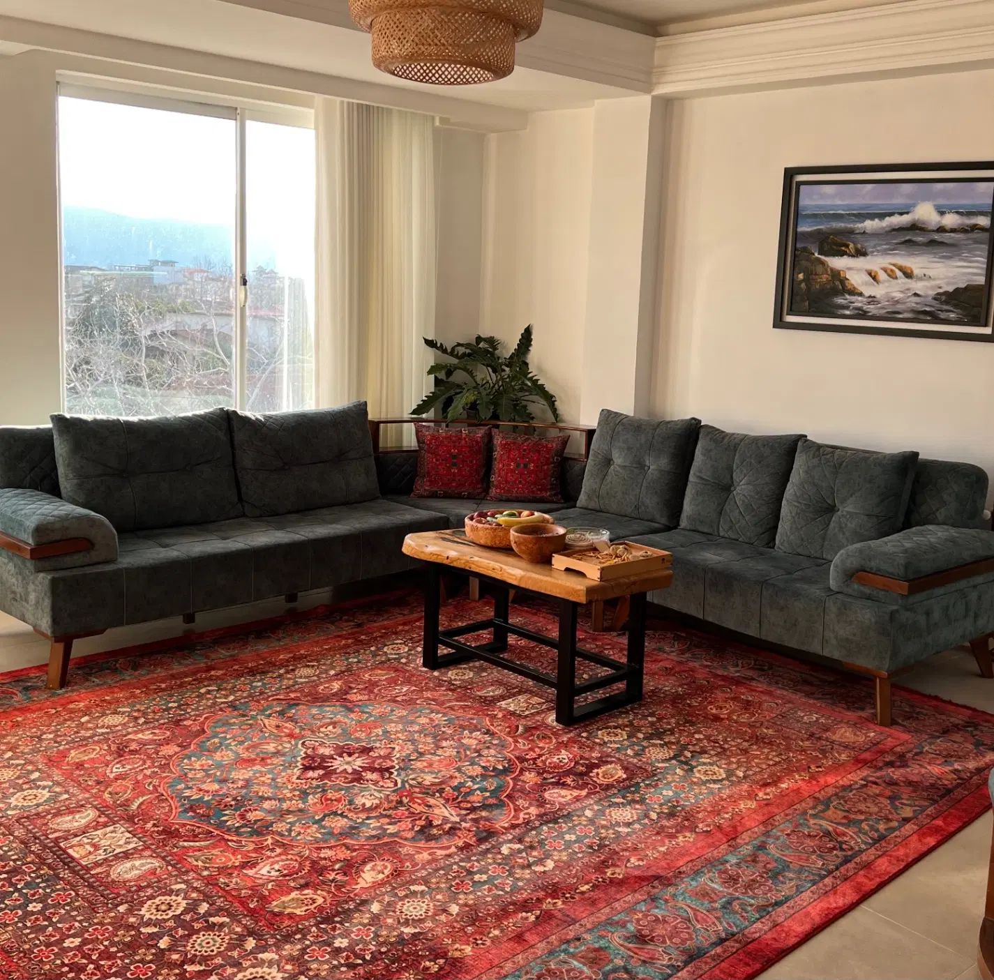 مبل ال ۷نفره رنگش سبزه به همراه دوعدد میز وسط چوبی|مبلمان خانگی و میز عسلی|تنکابن, |دیوار