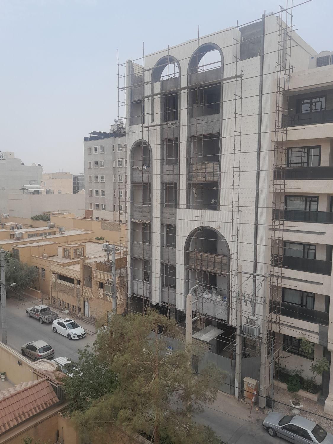 استخدام کارگر ساختمانی با بیمه و جای خواب|استخدام معماری، عمران و ساختمانی|یزد, |دیوار