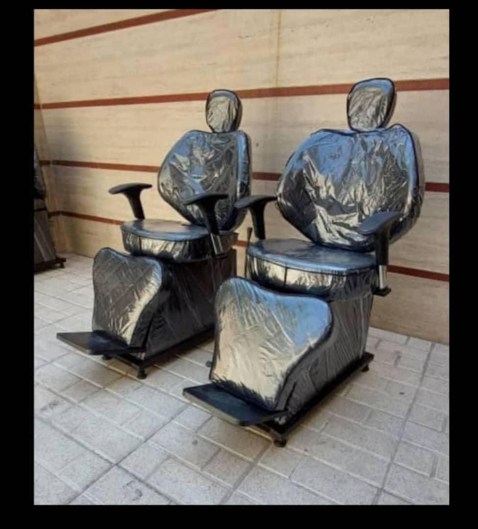 آینه و صندلی سالن آرایشگاه|آرایشگاه و سالنهای زیبایی|سنندج, |دیوار