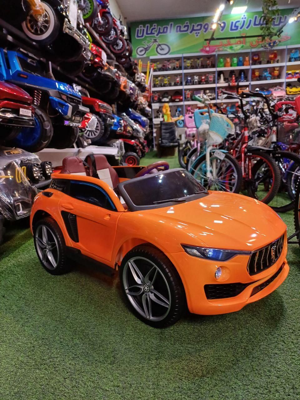 ماشین مازراتی چهارموتورمتالیک کیلومتردیجیتال|اسباببازی بچه|مشهد, توس (بلوار توس)|دیوار
