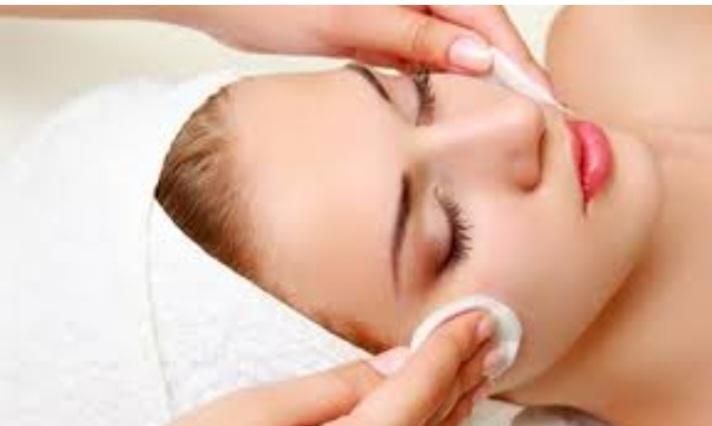 خدمات پاکسازی صورت تخصصی۵۰۰هزار،تمدید تا فردا|خدمات آرایشگری و زیبایی|بروجرد, |دیوار