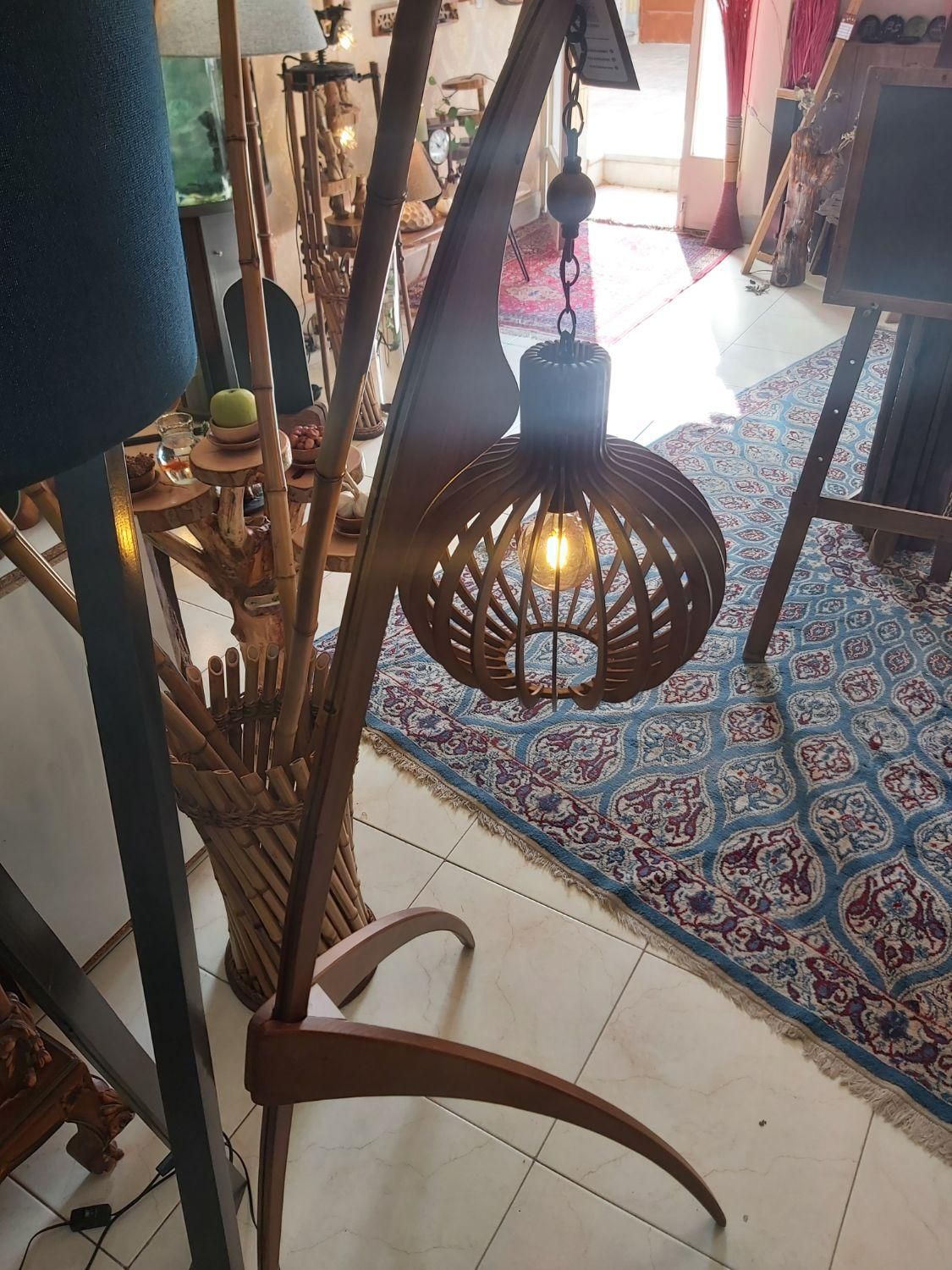 کنارسالنی سنجاقک|چراغ خواب و آباژور|اصفهان, مصلی|دیوار