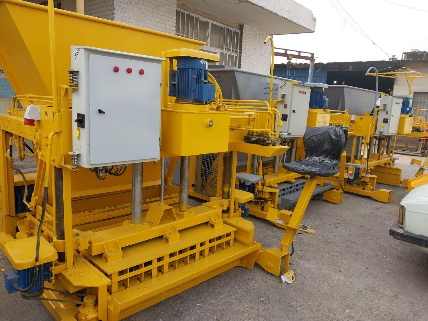 بلوک زن مکانیکی ونیمه وتمام اتومات با میکسر|ماشین‌آلات صنعتی|داراب, |دیوار