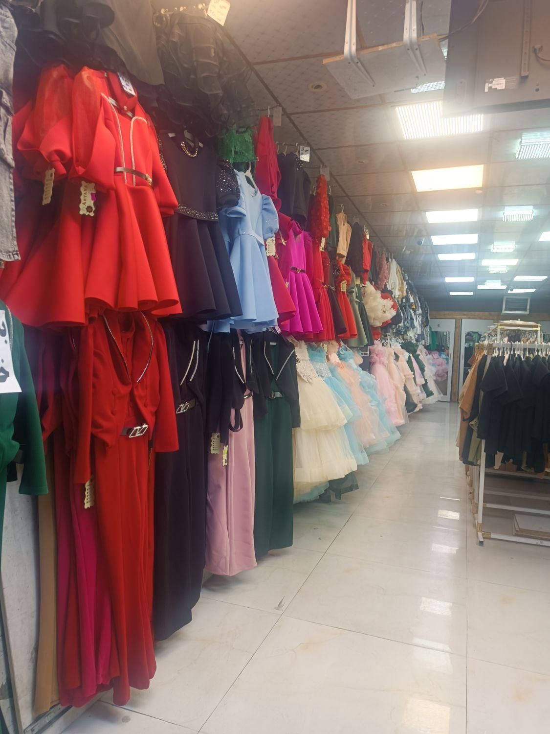 مغازه کامل با اجناس واگذار میگردد|لباس|ملارد, |دیوار