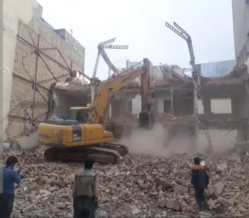 مقنی چاه کن وصل فاضلاب خونه به شهری مغنی|خدمات پیشه و مهارت|قم, نیروگاه|دیوار