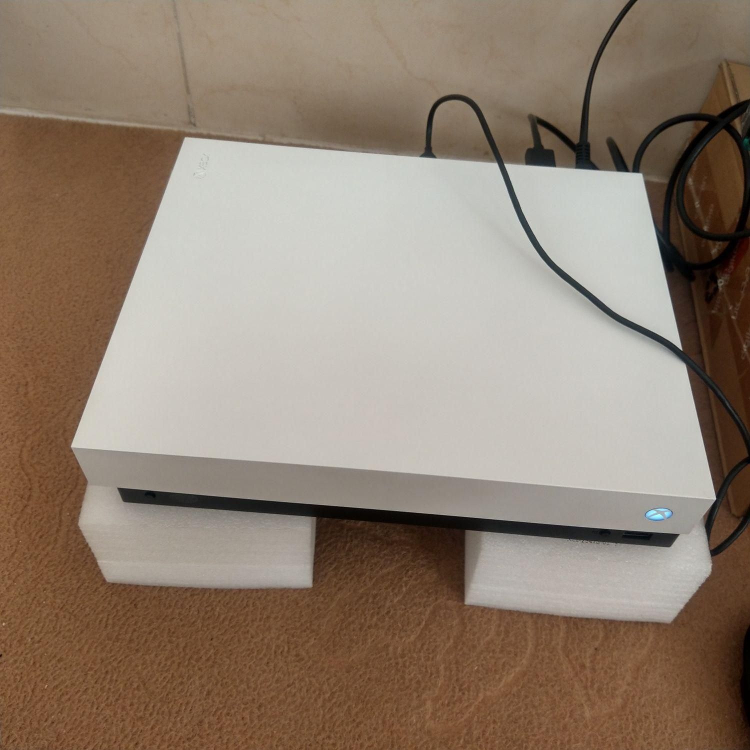 کنسول xbox one x|کنسول، بازی ویدئویی و آنلاین|یزد, |دیوار