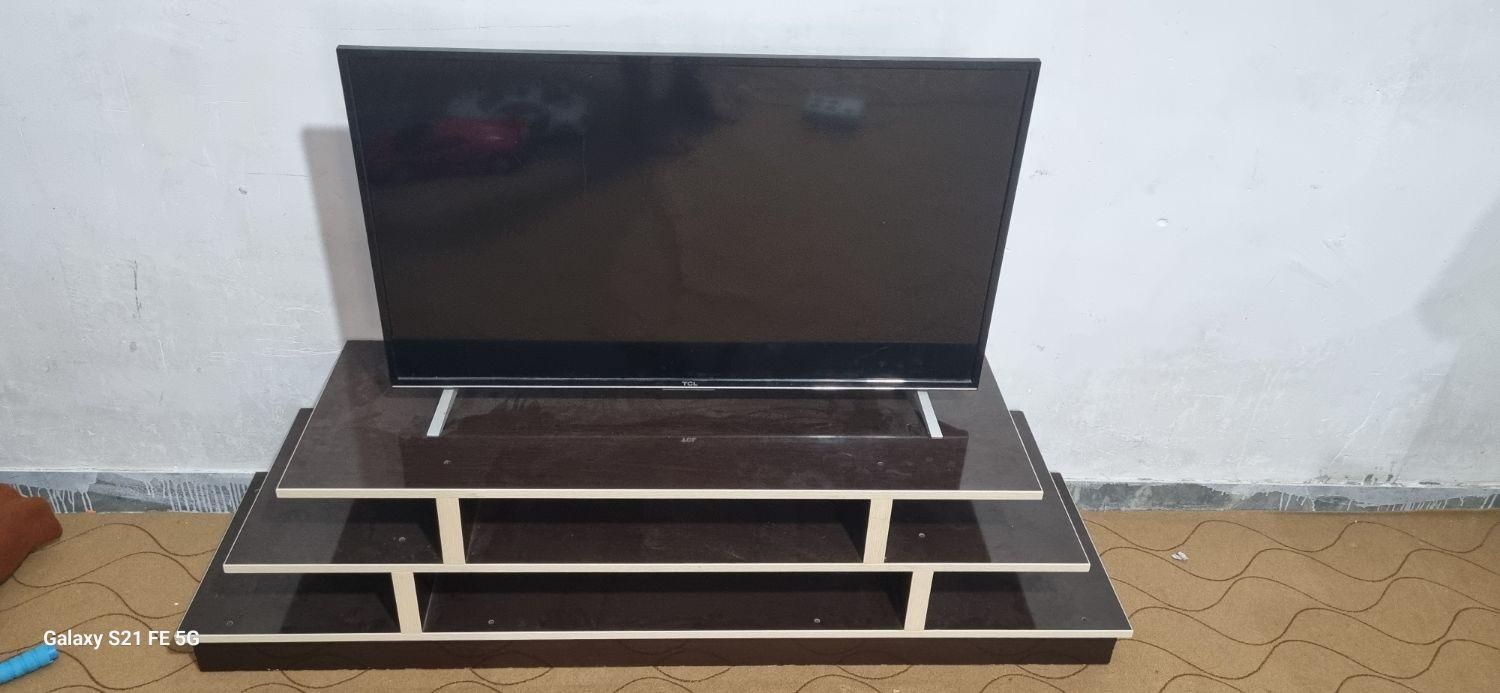 تلفزیون TCL سوخته به همراه میز|تلویزیون و پروژکتور|بندر امام خمینی, |دیوار