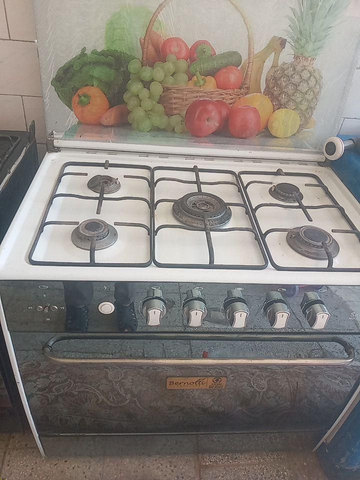 اجاق گاز کاملا سالم وتمیز۲۵۰۰|اجاق گاز و لوازم برقی پخت‌وپز|تربت‌حیدریه, ترمینال|دیوار