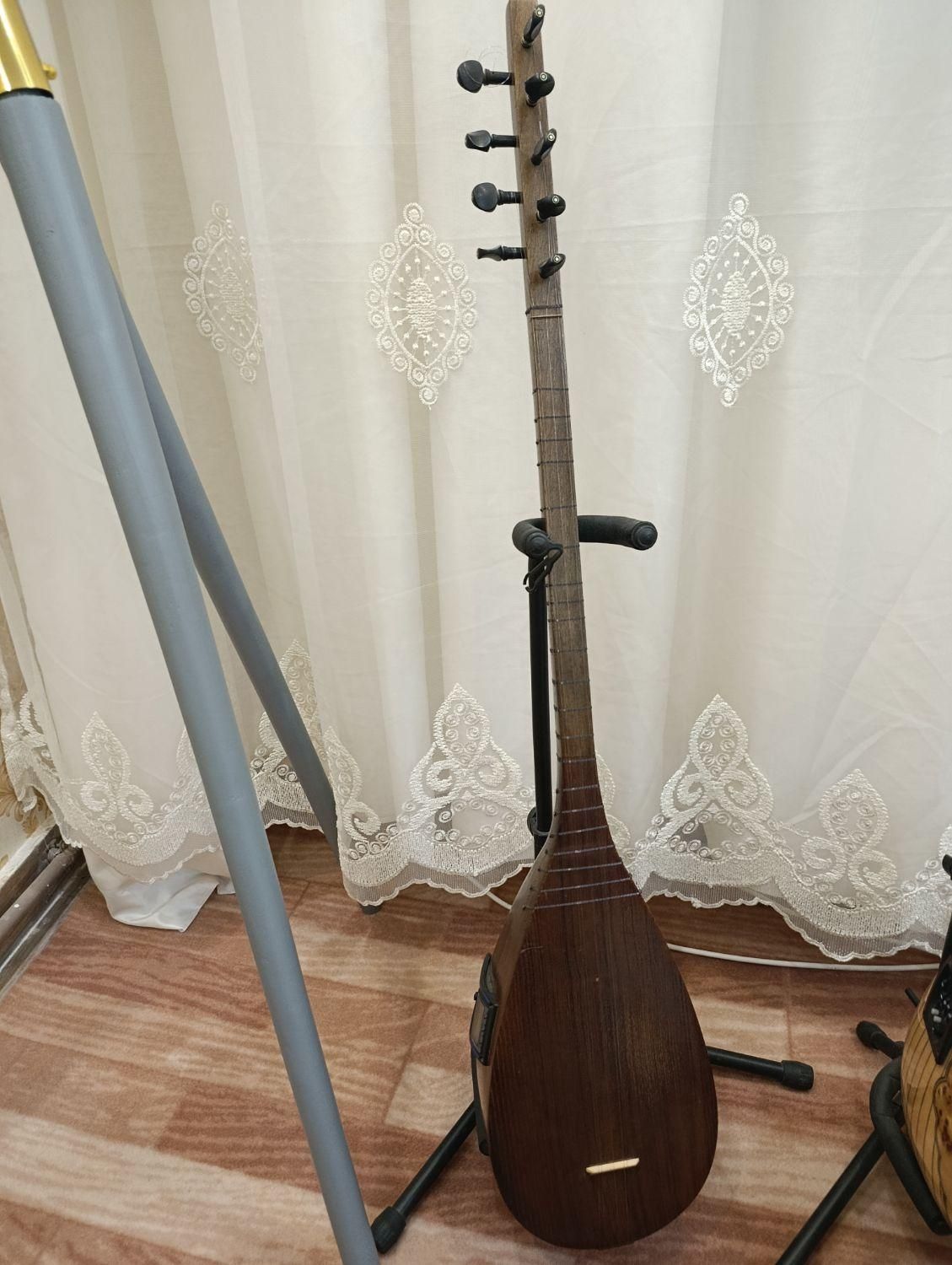 ساز قوپوزحرفه ای|سازهای سنتی|تبریز, |دیوار