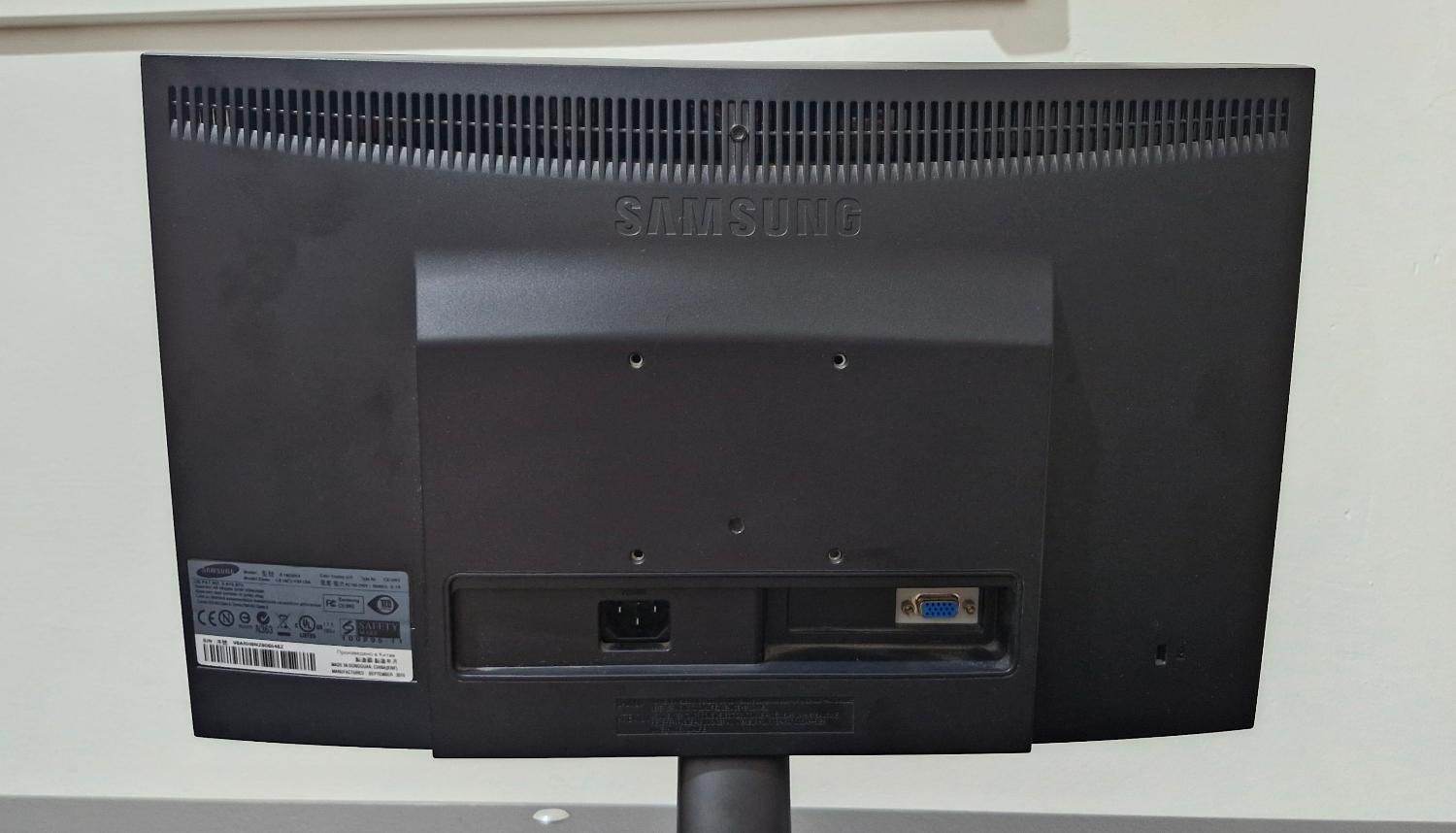 مانیتور سامسونگ samsung syncmaster e1920|قطعات و لوازم جانبی رایانه|رشت, کوی بیانی|دیوار
