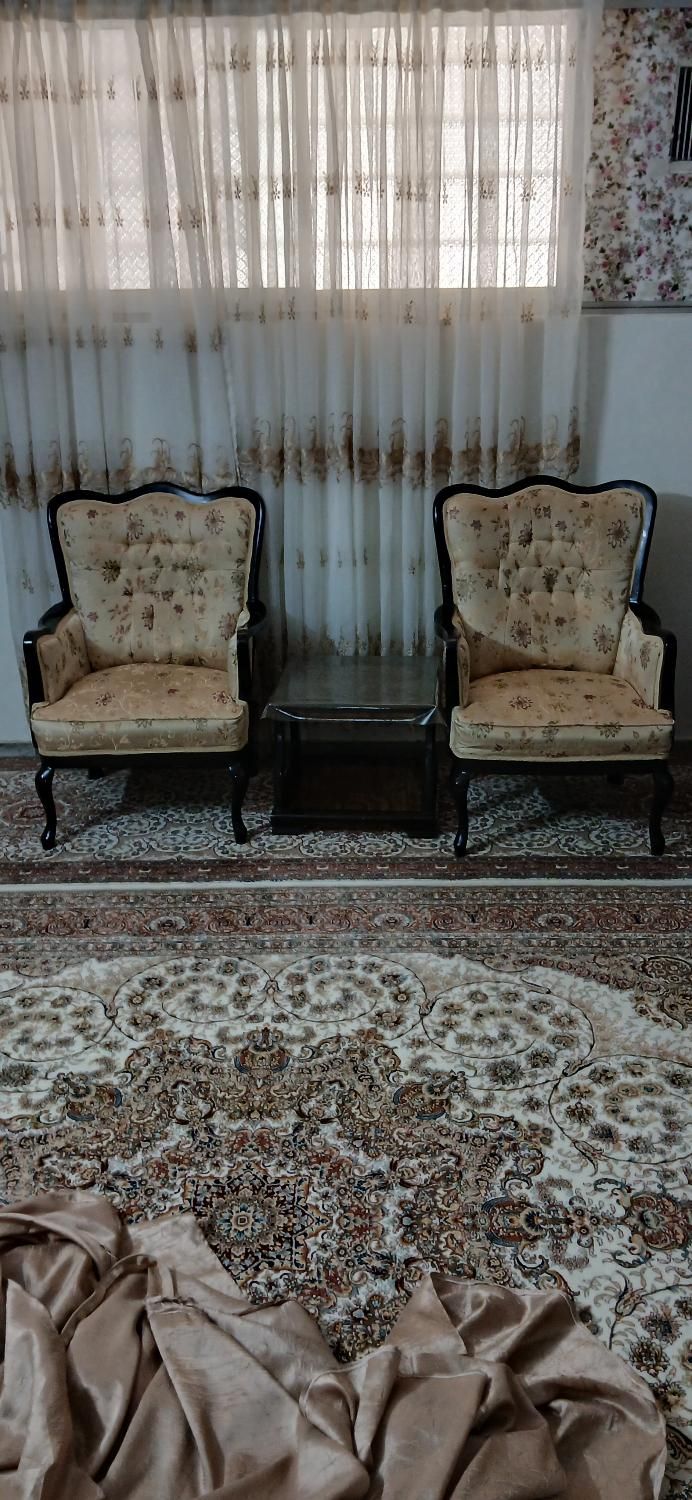 مبل ۷نفره همراه با روکش صندلی و عسلی در حد نو|مبلمان خانگی و میز عسلی|تهران, دردشت|دیوار