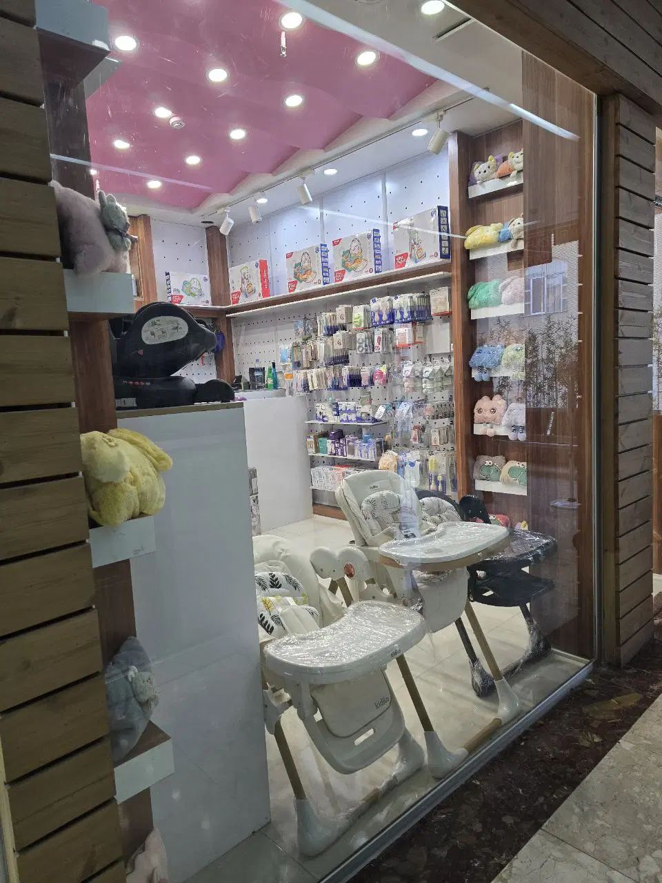 فروش یک باب مغازه در مجتمع تجاری بهار|فروش مغازه و غرفه|تهران, فلسطین (میدان انقلاب)|دیوار