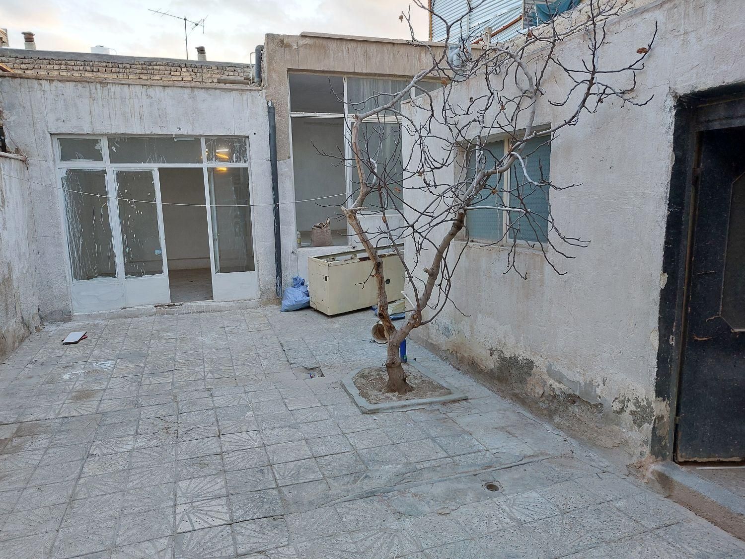 اجاره.انبار.مجرد|اجارهٔ خانه و ویلا|اصفهان, همت‌آباد|دیوار