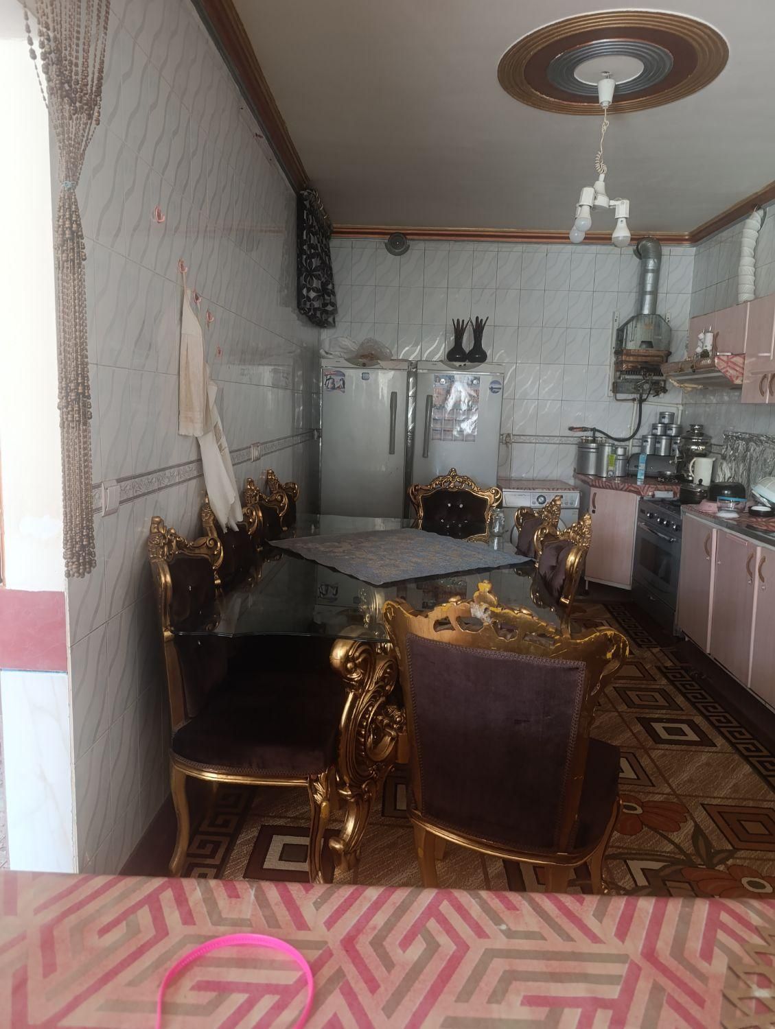 مبلمان سلطنتی۹نفره همراه با میزناهار خوری ست ۸نفره|مبلمان خانگی و میز عسلی|اصفهان, امین‌آباد|دیوار
