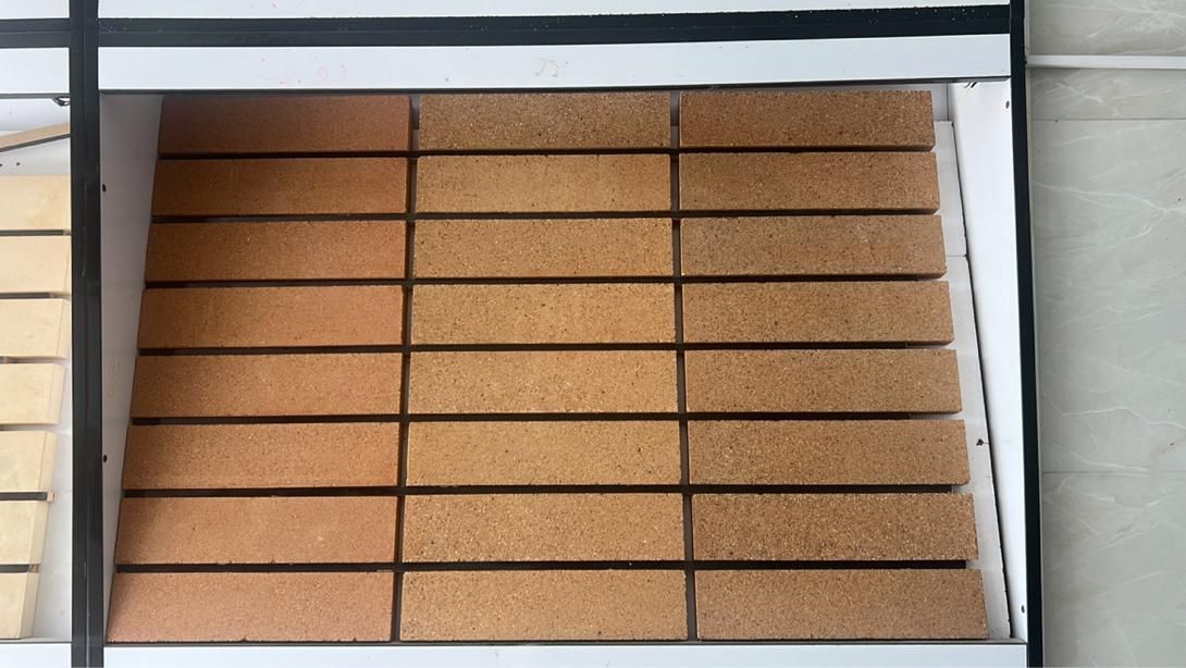 آجر نما سفید شاموتی انگلیسی|مصالح و تجهیزات ساختمان|اصفهان, باغ فدک|دیوار