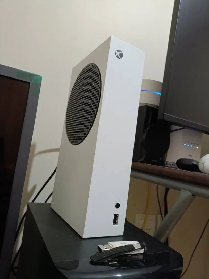Xbox series s همراه با 3 ماه گیم پس التیمیت|کنسول، بازی ویدئویی و آنلاین|تهران, جی|دیوار