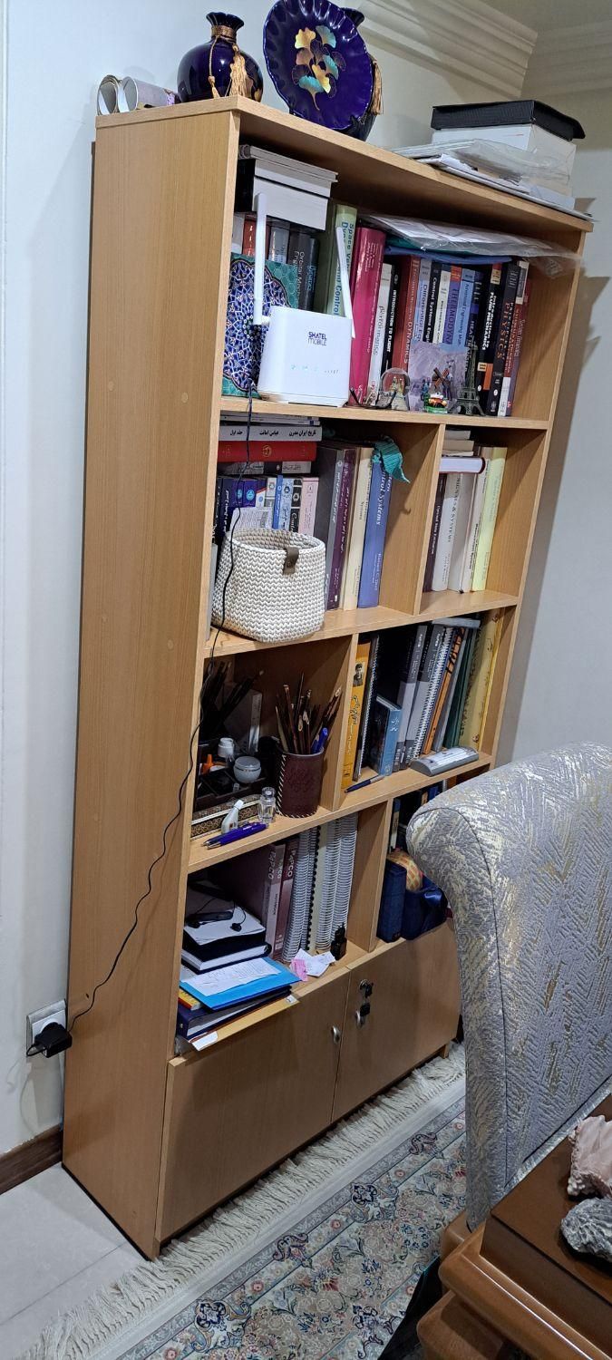 کتابخانه در حد نو سالم بدون کوچکترین مشکل|کتابخانه، شلف، قفسه‌های دیواری|تهران, جمال‌زاده|دیوار
