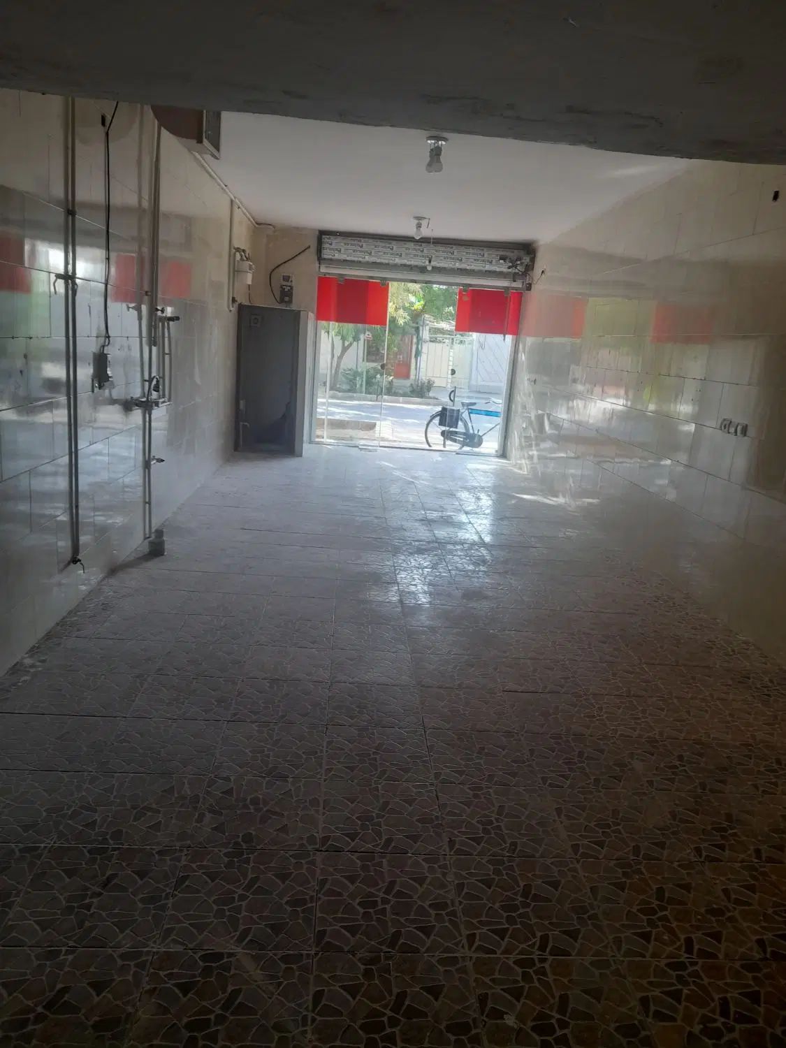 مغازه ۷۰ متری رو ب خیابان اصلی در رحمت اباد|اجارهٔ مغازه و غرفه|نجف‌آباد, رحمت آباد|دیوار