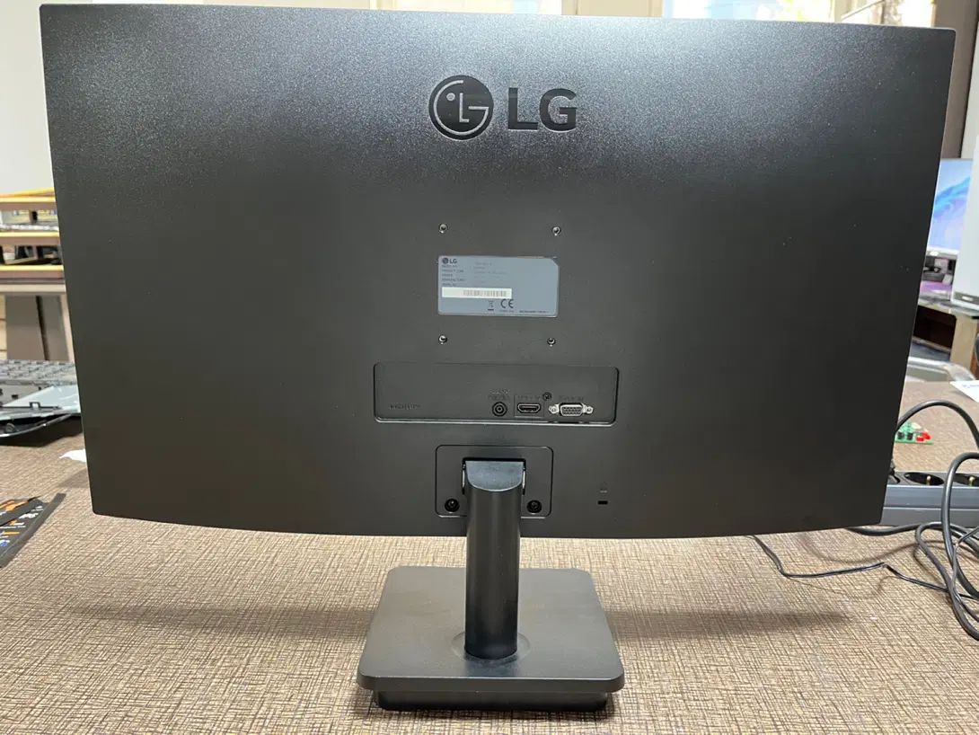 مانیتور 27 اینچ ال جی LG|قطعات و لوازم جانبی رایانه|تهران, بهجت‌آباد|دیوار