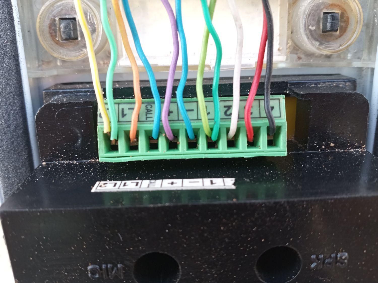 رفع عیب واتصالی خط تلفن واتصالی سیم کشی برق|خدمات پیشه و مهارت|یزد, |دیوار