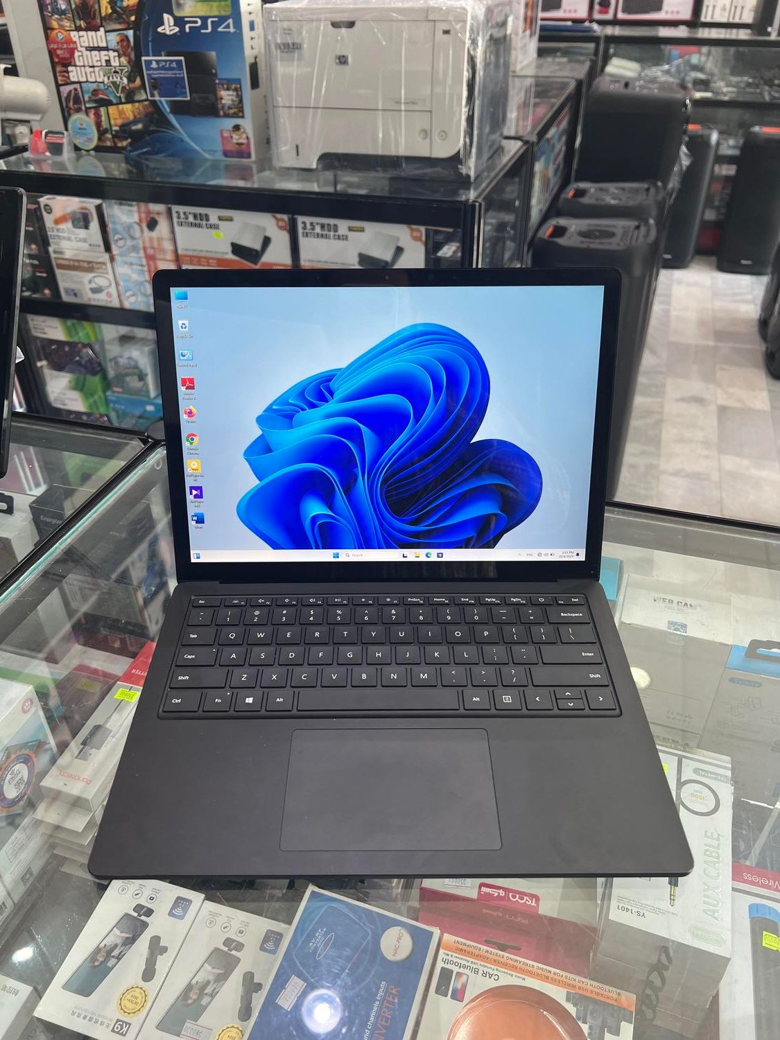 سرفیس لپ تاپ ۴ با رم۱۶گیگi7نسل۱۱|رایانه همراه|کرمان, |دیوار