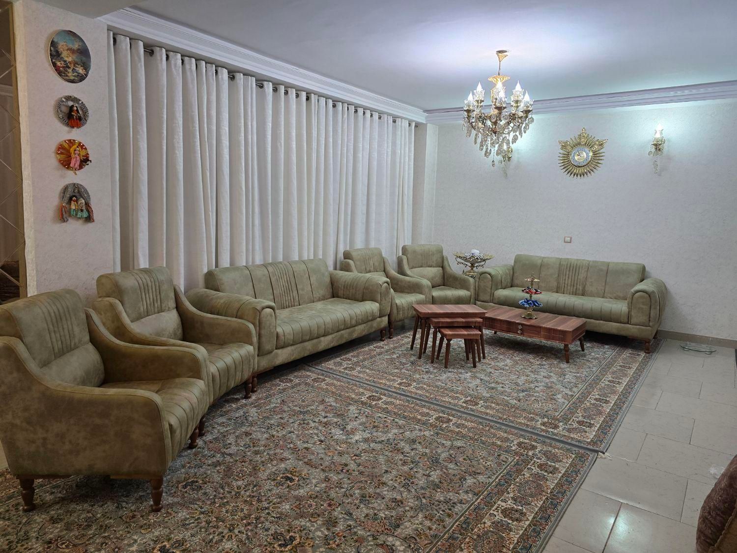 مبل راحتی ۱۰ نفره با میز عسلی|مبلمان خانگی و میز عسلی|تهران, صاحب الزمان|دیوار