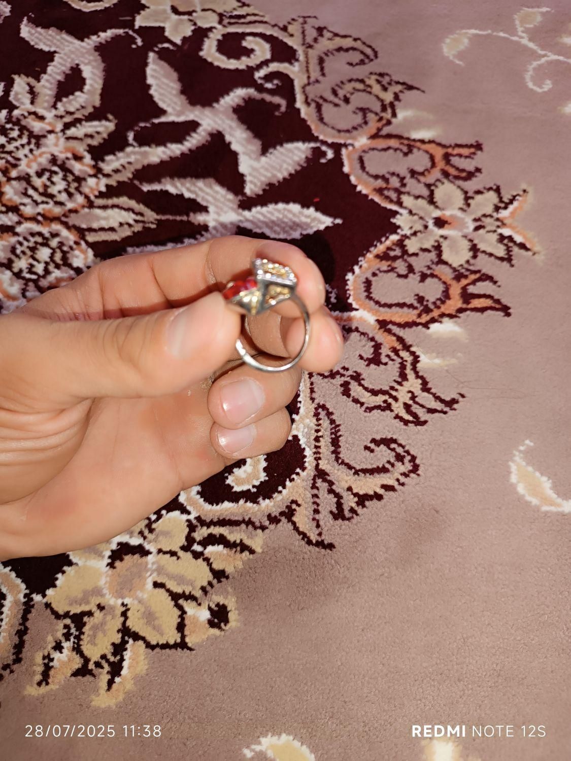 انگشتر نگین دار قرمز و نقره ای رنگ شیک وزیبا|بدلیجات|خرمآباد, |دیوار