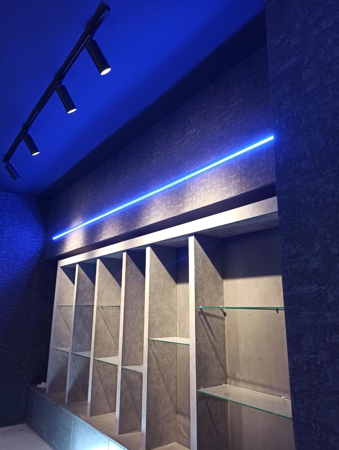 برقکار ساختمان و صنعتی خرده کامل لاین.هالوژن|خدمات پیشه و مهارت|قزوین, |دیوار