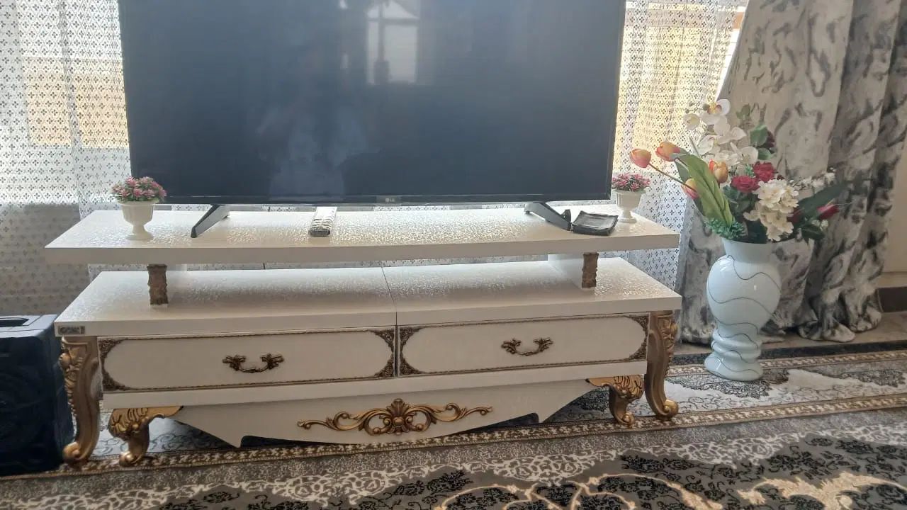 تلویزیون ال ای دی ۴۹ اینچ LG همراه با میز و...|تلویزیون و پروژکتور|اصفهان, لیمجیر|دیوار