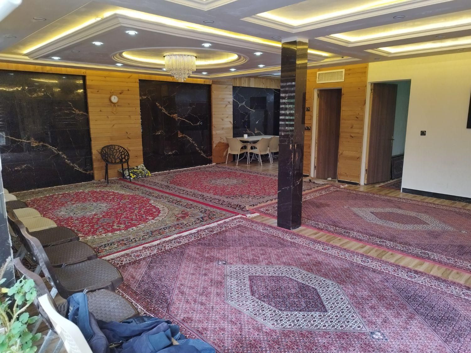 اجاره ویلا با غ استخر دار ابگرم سرپوشیده باغ یاس|اجارهٔ کوتاه‌مدت ویلا و باغ|همدان, |دیوار