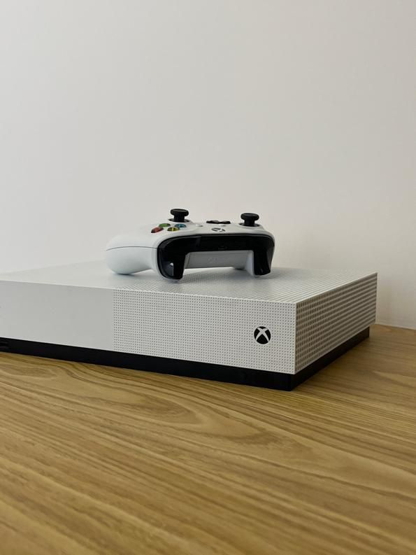Xbox one s  ایکس باکس وان اس|کنسول، بازی ویدئویی و آنلاین|کرج, باغستان|دیوار