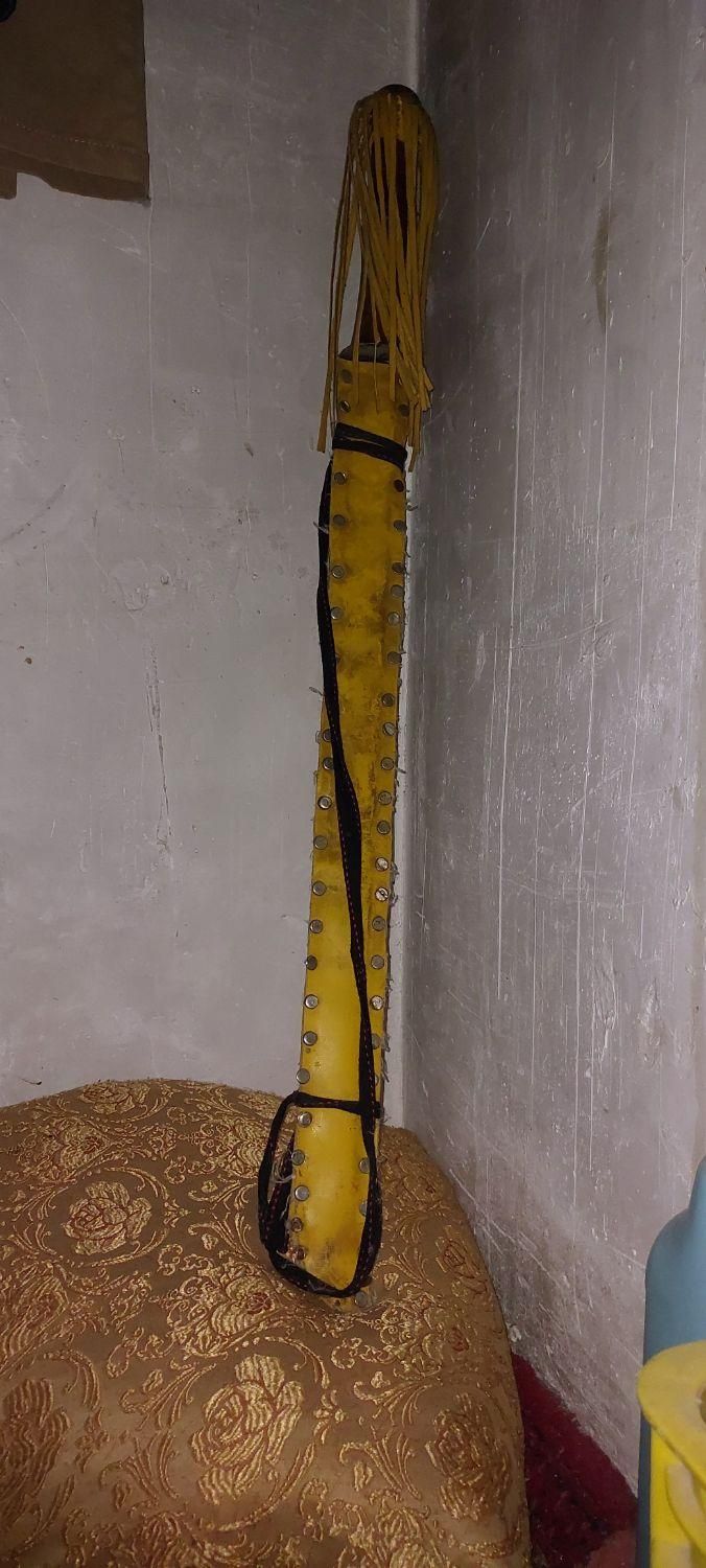 شمشیر سالم بدون زنگ زدگی و همراه رو پوش|کلکسیون اشیاء عتیقه|دلند, |دیوار