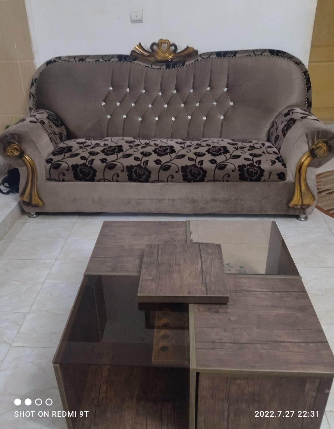 فروش فوق العاده واستثنایی مبل هفت نفره شیک|مبلمان خانگی و میز عسلی|رودسر, |دیوار