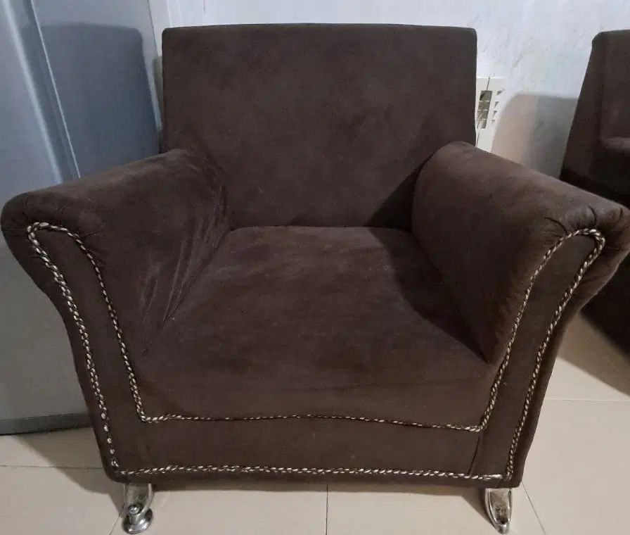 مبل ۹نفره نیاز به تعمیر|مبلمان خانگی و میز عسلی|رشت, خمیران زاهدان|دیوار