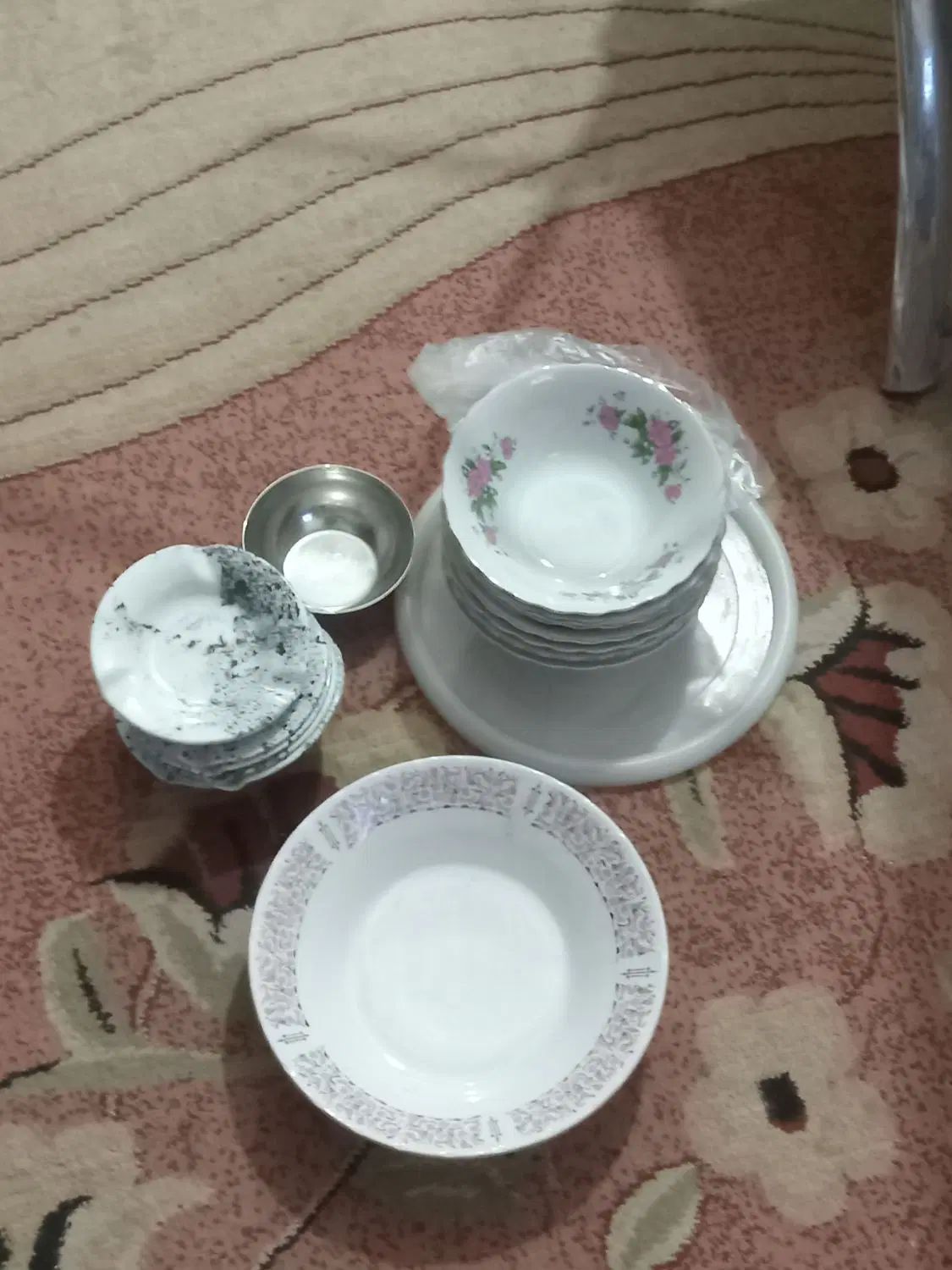 مقداری لوازم منزل و تشک نو با پشم ماشین شده .|رختخواب، بالش، پتو|شهریار, اصیل آباد|دیوار
