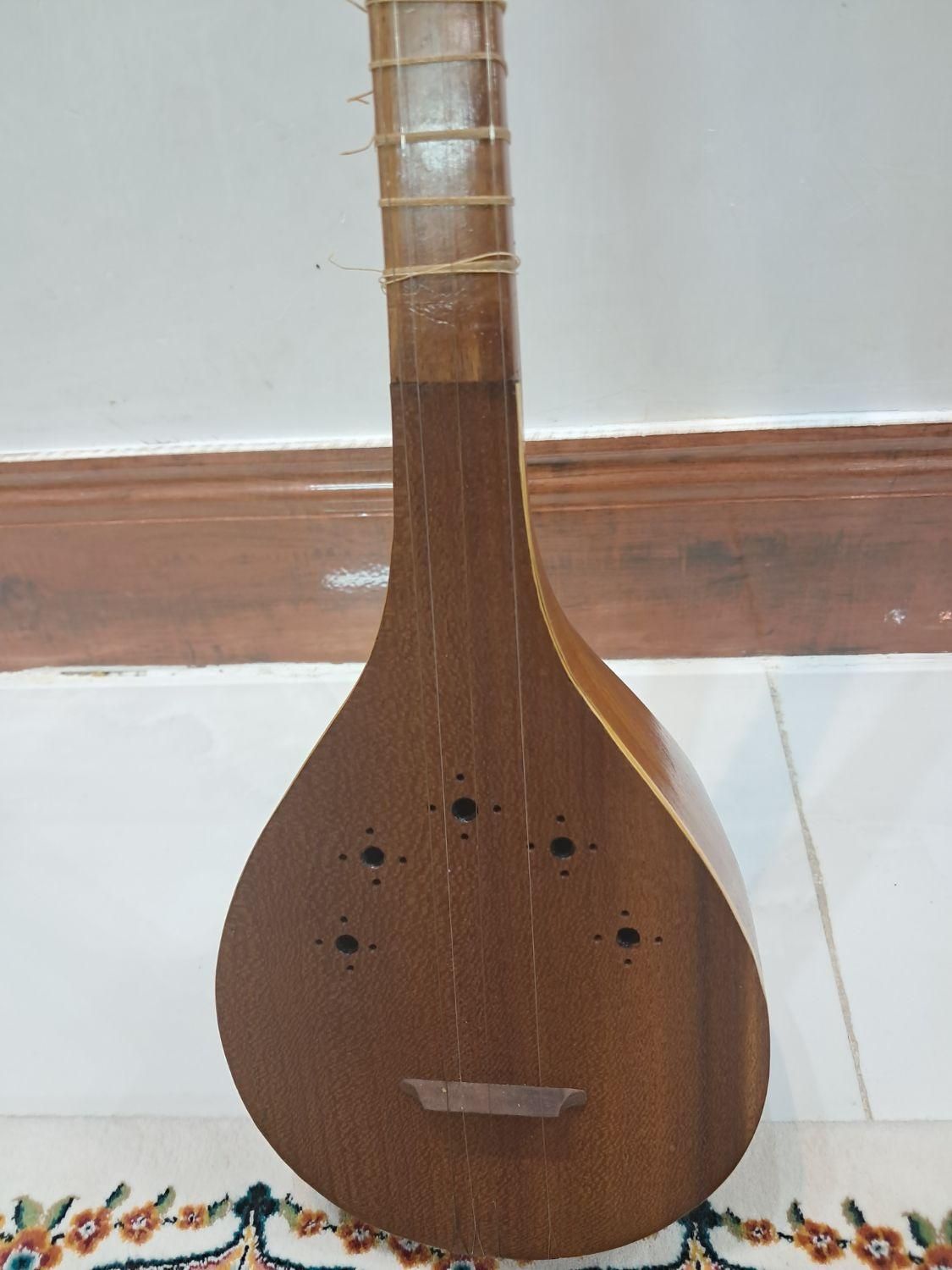 سه تار|سازهای سنتی|فلاورجان, |دیوار