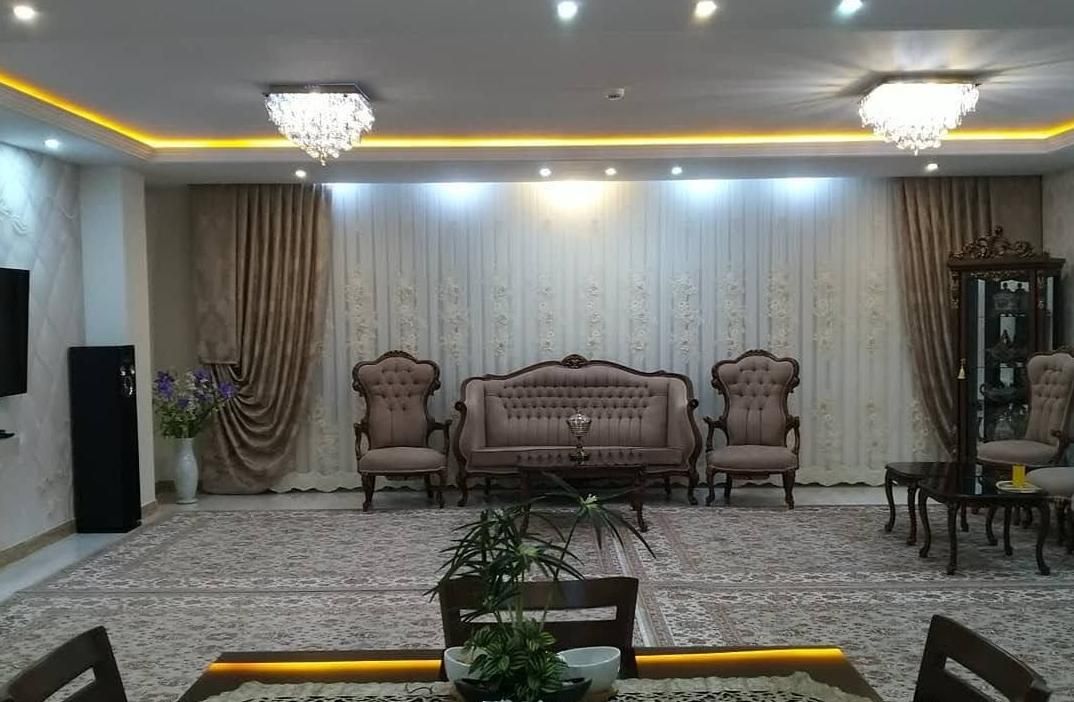 پرده پذیرایی  حریر گلبرجسته ترک و پنل مخمل ترک|پرده، رانر، رومیزی|تهران, سوهانک|دیوار