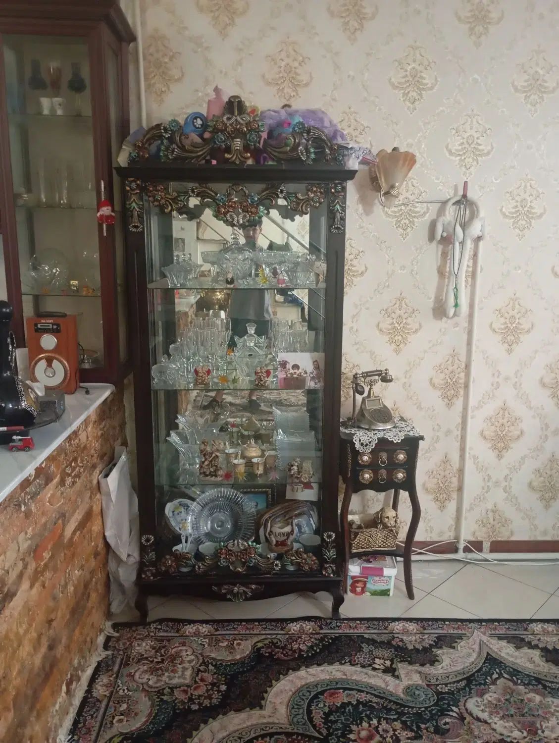 بوفه شیشه ای و ساعت ایستاده|بوفه، ویترین، کنسول|کرج, اکبرآباد|دیوار
