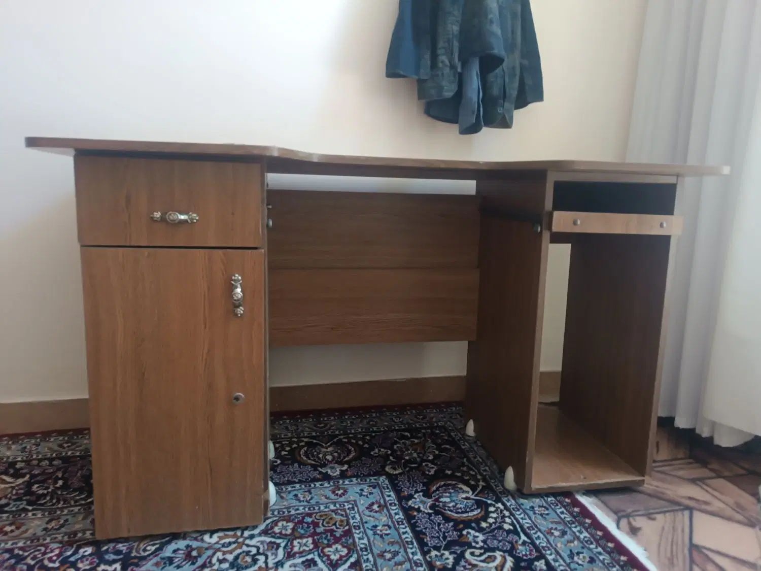 میز تحریر و میز کامپیوتر و صندلی دسته دار|میز تحریر و کامپیوتر|یاسوج, |دیوار