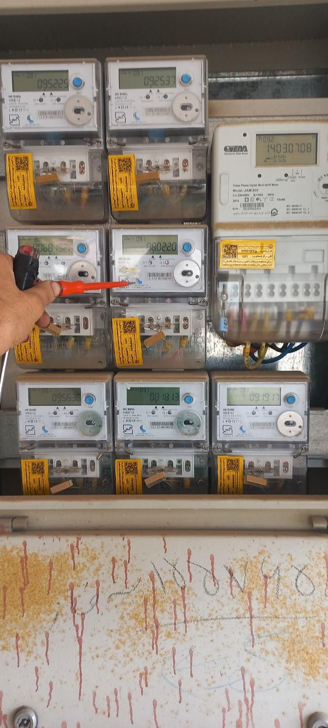 برقکار ساختمان و رفع عیب انواع اتصالی و قطعیِ برق|خدمات پیشه و مهارت|گلبهار, شهر جدید گلبهار|دیوار