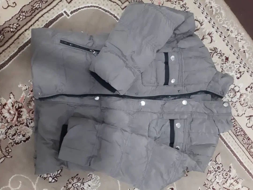 کاپشن ترکیه ای پسرانه سایز مدیوم در حد نو قیمت ۲۰۰|کفش و لباس بچه|کرج, رجب‌آباد|دیوار