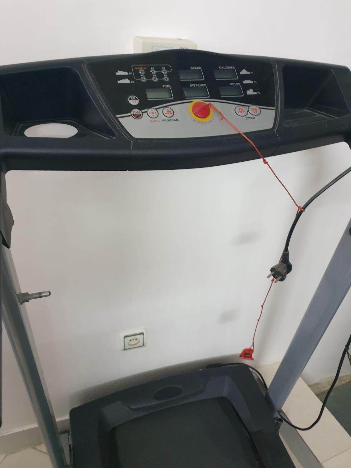 فروش فوری یک عدد تردمیل  تایوانی با تسمه کاملا نو|تجهیزات ورزشی|اراک, |دیوار