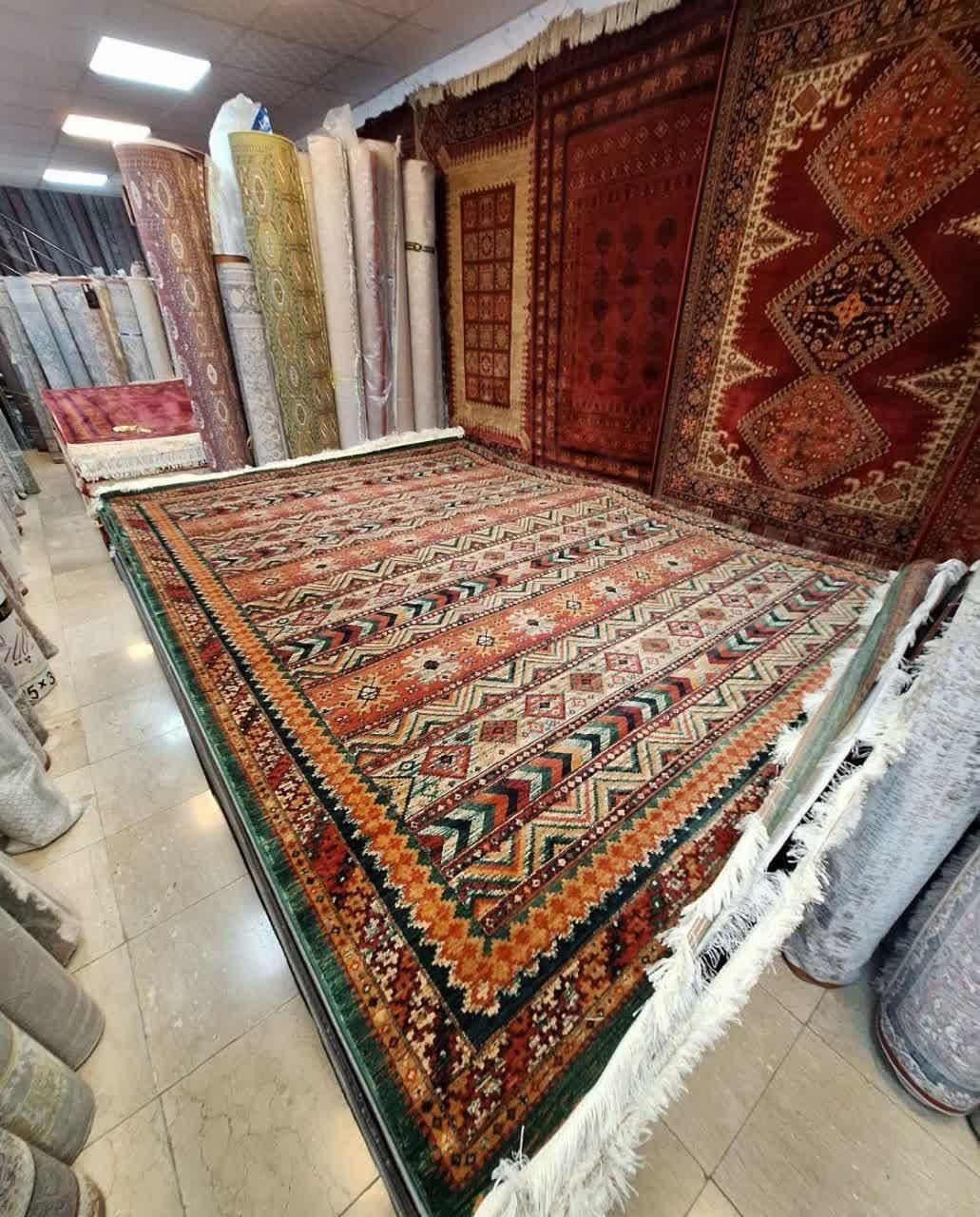 فرش ۹ متری پتینه سبز گرانمایه ۷۰۰ شانه نگارین جان|فرش|مشهد, امیر|دیوار